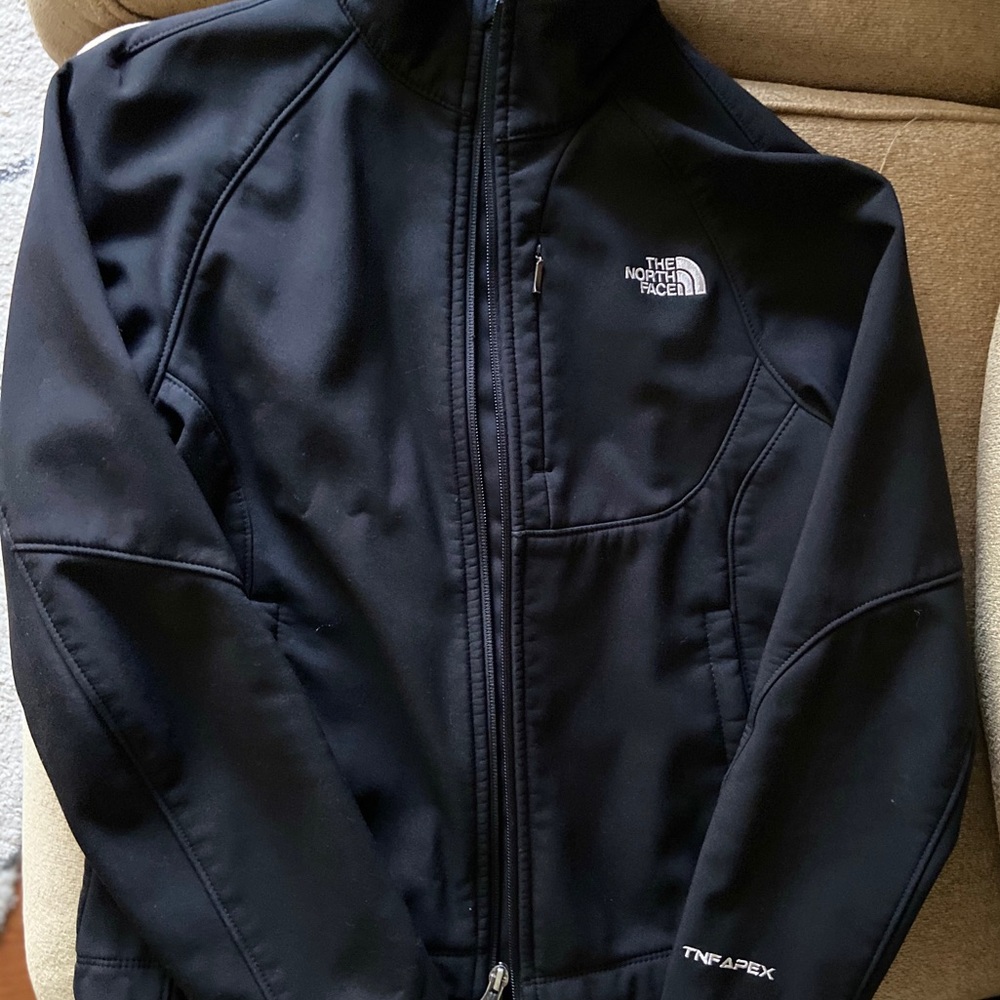LIKE NEW weather resistant TNF APEX THE NORTH FACE jacket